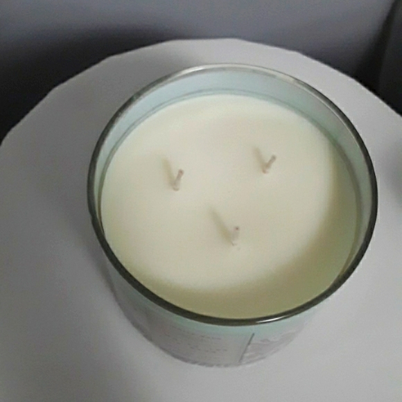 White Barn White Tea and Sage 3 Wick Candle - Picture 2 of 4